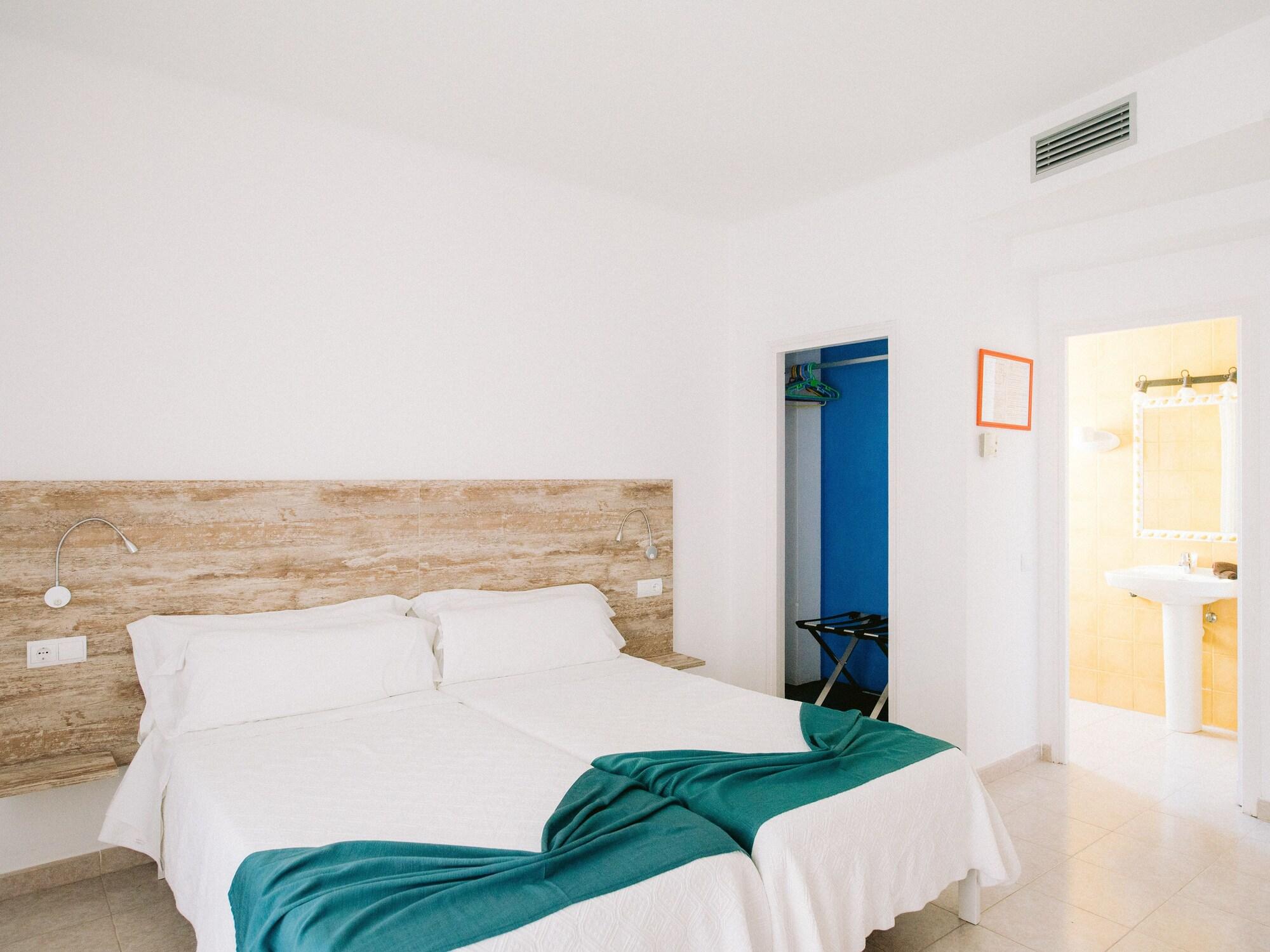 Hostal Valencia Sant Antoni de Portmany Esterno foto