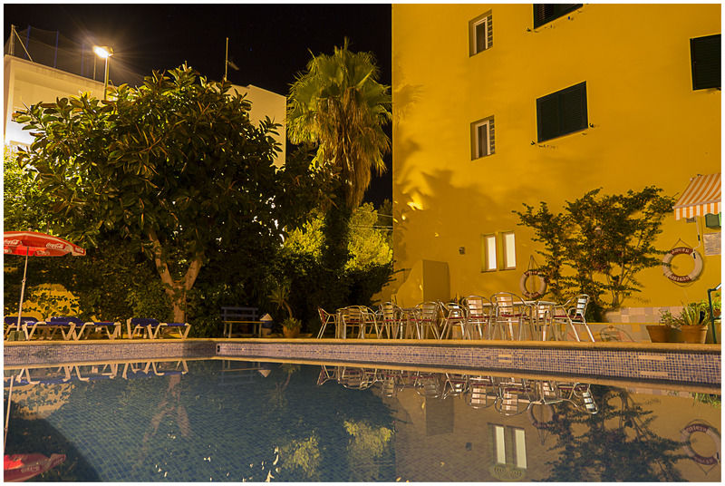 Hostal Valencia Sant Antoni de Portmany Esterno foto