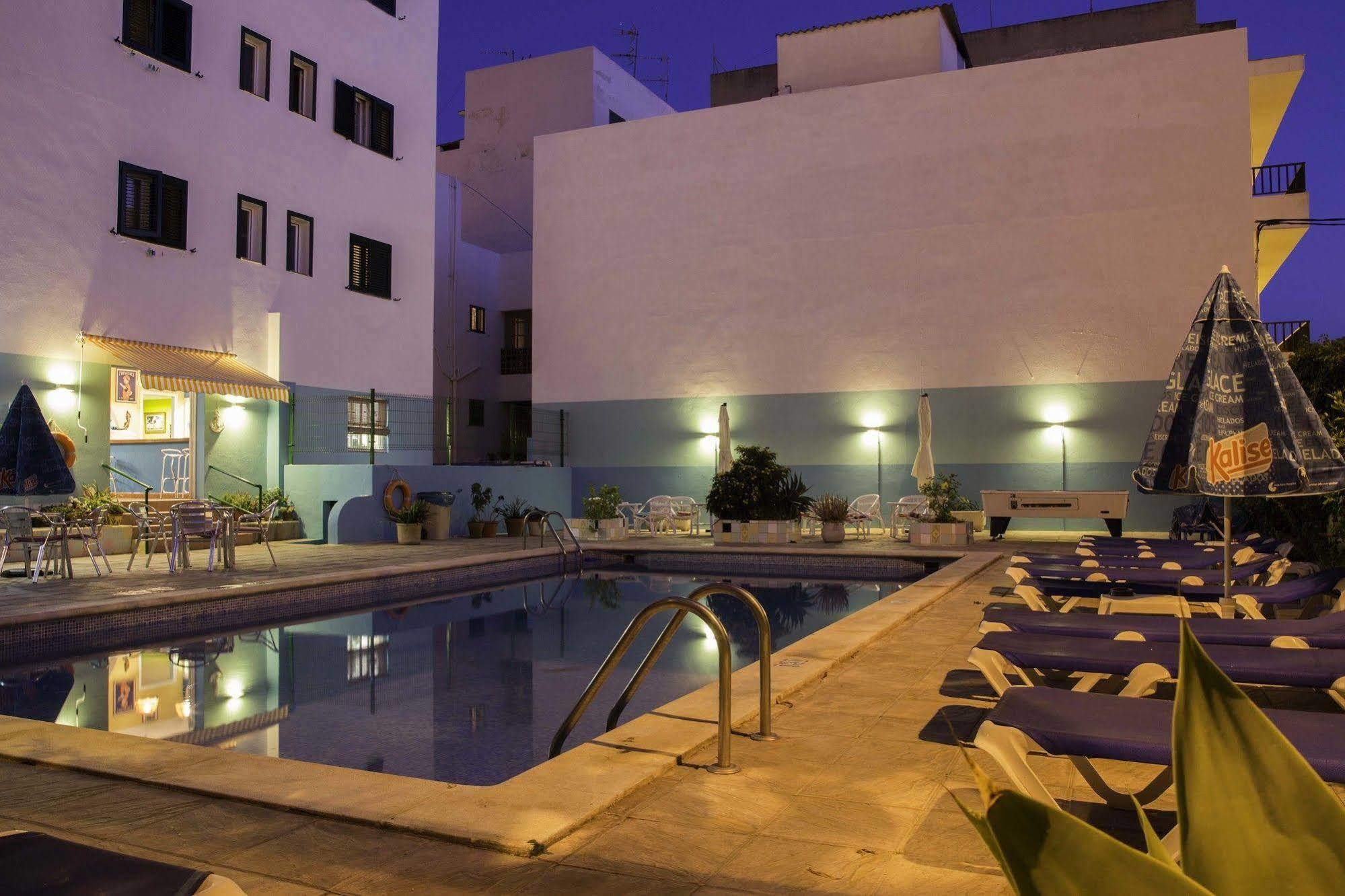 Hostal Valencia Sant Antoni de Portmany Esterno foto